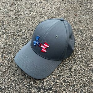 Mens Under Armour Freedom Blitzing Size M / L Flex Fit Hat USA Flag Gray Stretch